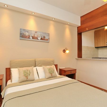 חניוטי Hotel Apartment Kastoria מראה חיצוני תמונה