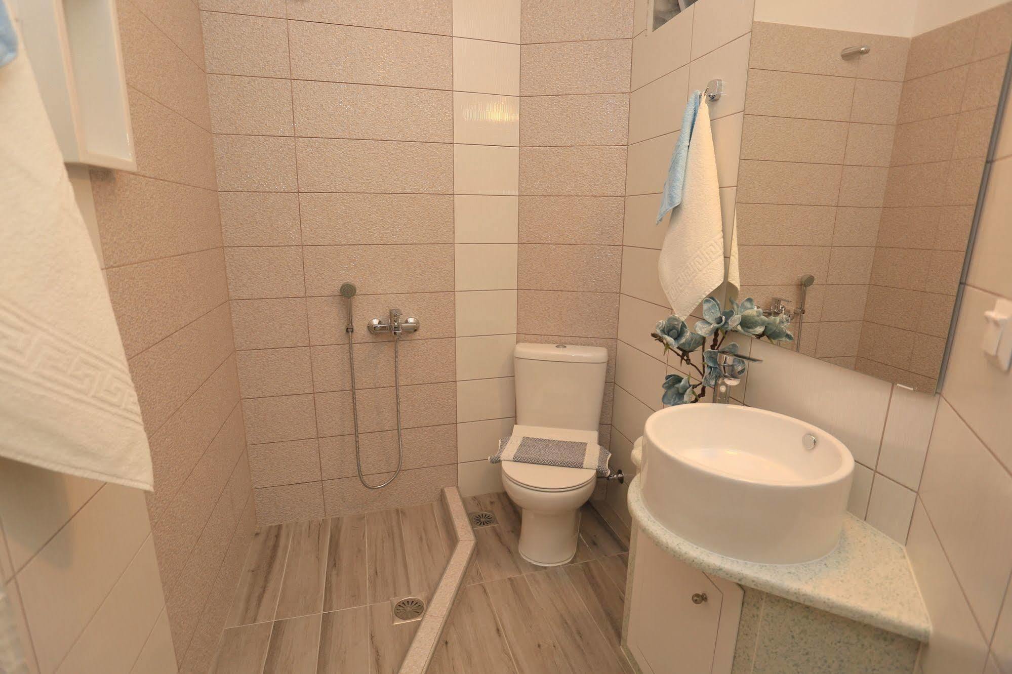חניוטי Hotel Apartment Kastoria מראה חיצוני תמונה