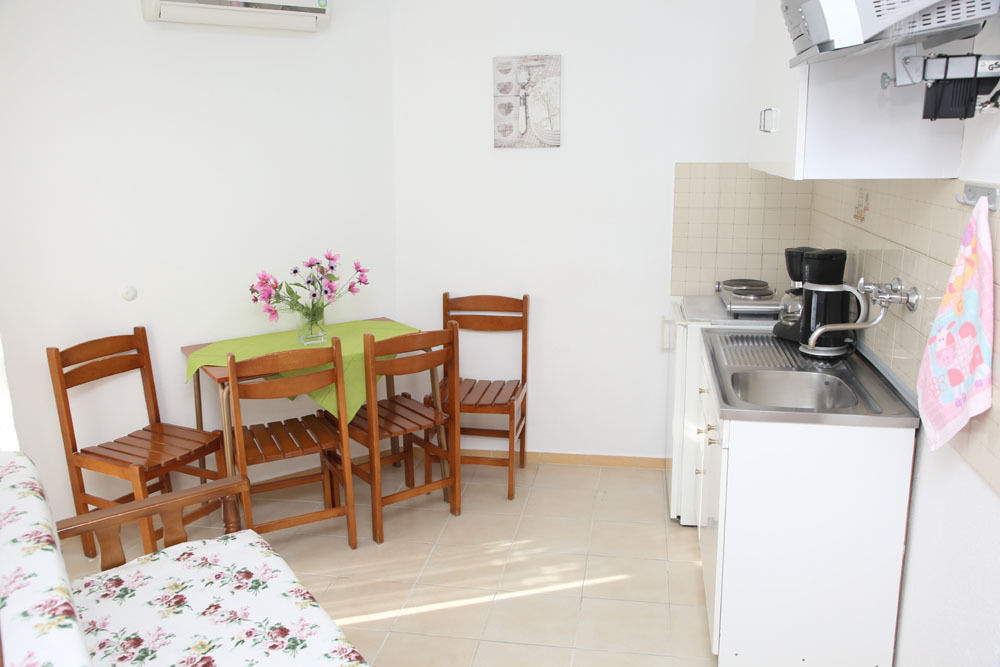 חניוטי Hotel Apartment Kastoria מראה חיצוני תמונה